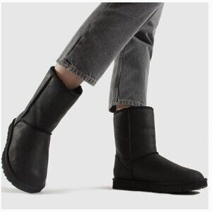 UGG Classic Short 8" Black Leather Wool Lined Boots - Size 6